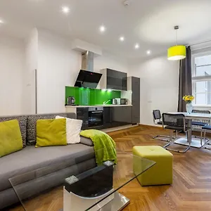Dlouha Palace - Live In One Of The Streets , Prague Czech Republic