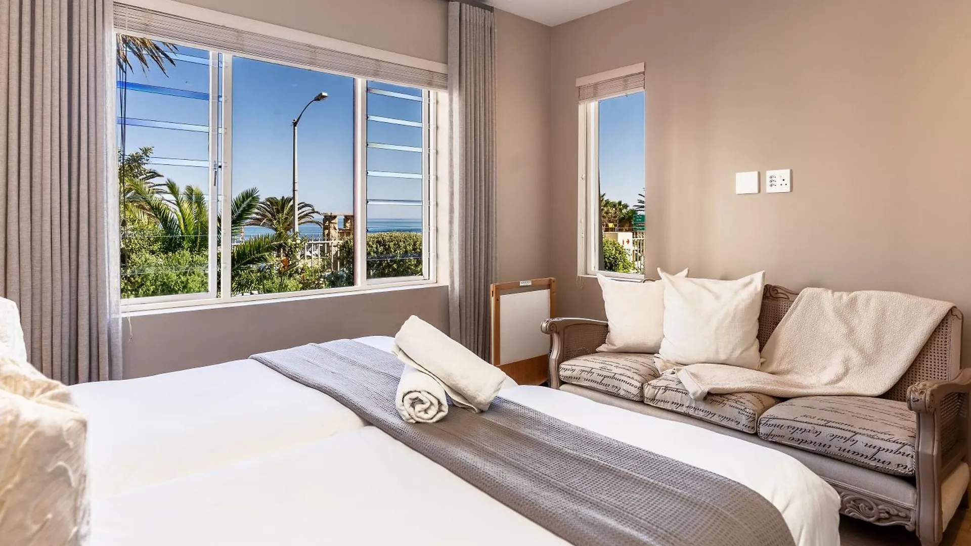 Tidal Pool Apartments - Camps Bay Cape Town